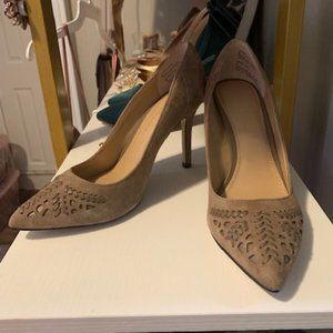 SAKS FIFTH AVENUE Suede nude pump SIZE 6